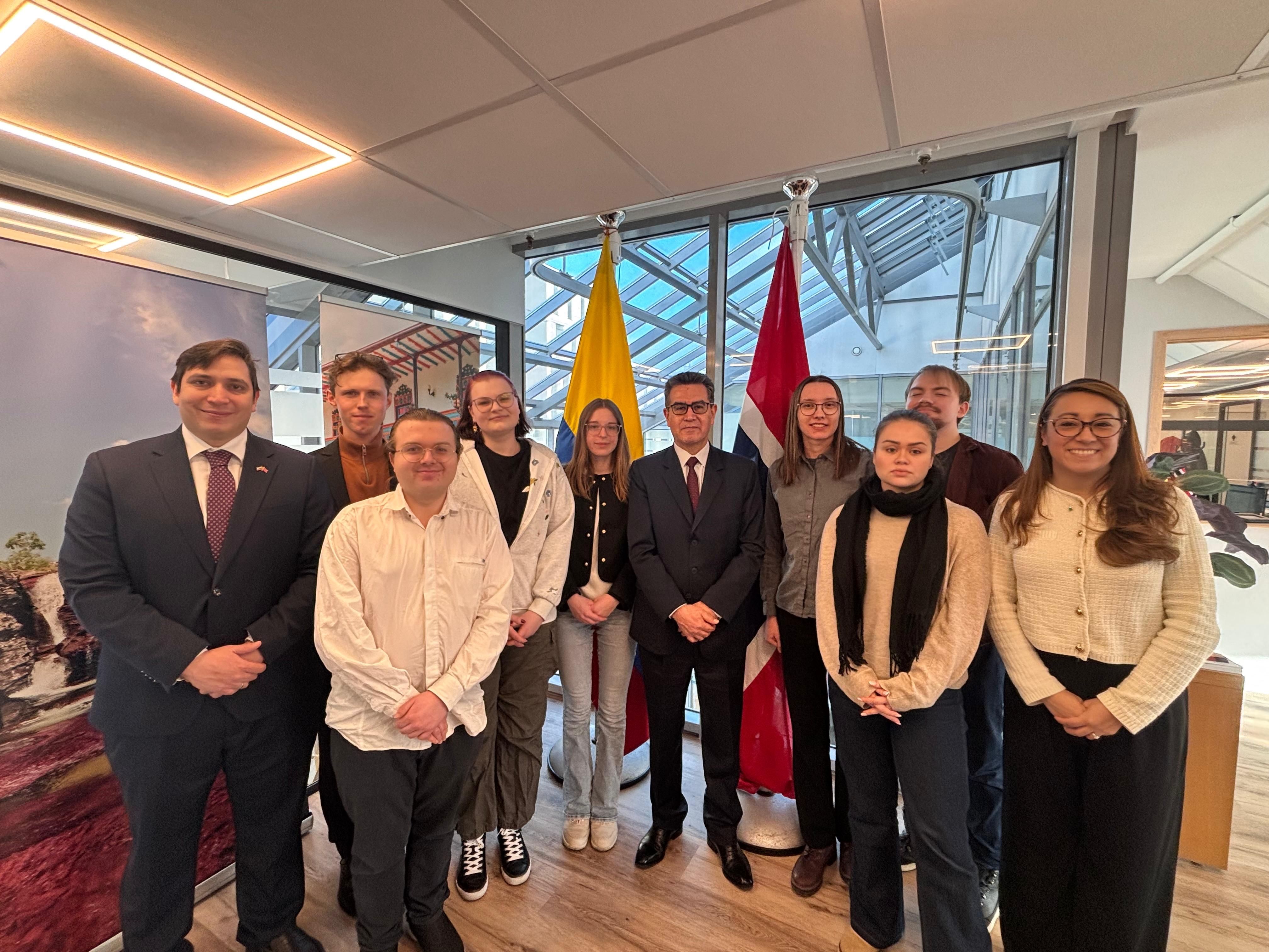 Embajada de Colombia en Noruega recibe a estudiantes de UNSA Lillehammer